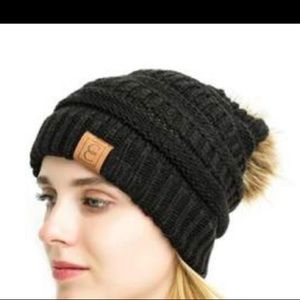 NIB CC CHIC POM POM BEANIE